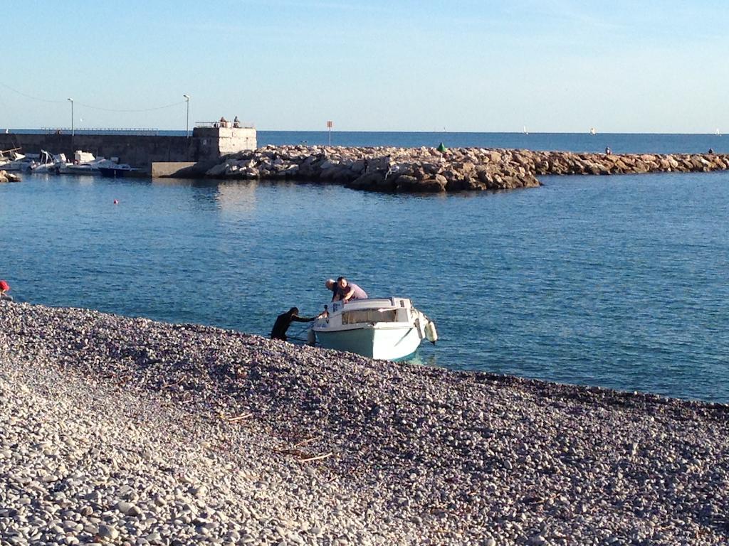 Petite Fleur D'Azur Panzió Cagnes-sur-Mer Kültér fotó